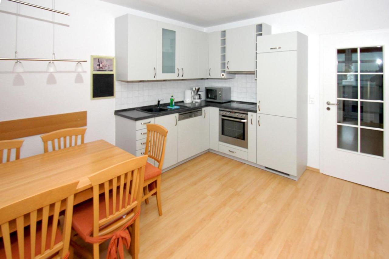 Hafennahe Ferienwohnung Mit Balkon Und Meerblick - Hafenhaeuser Wiek Wohnung 13 Wiek auf Rügen Exteriér fotografie