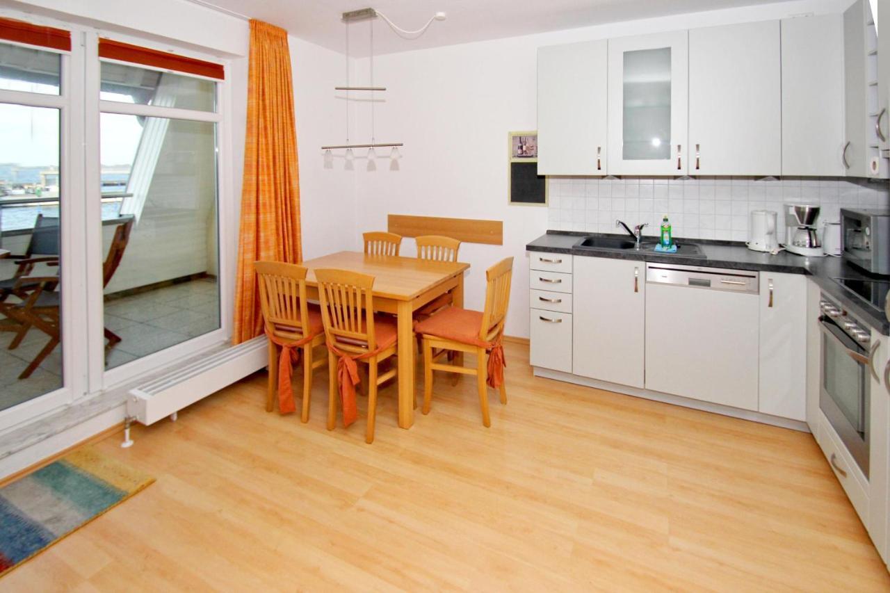 Hafennahe Ferienwohnung Mit Balkon Und Meerblick - Hafenhaeuser Wiek Wohnung 13 Wiek auf Rügen Exteriér fotografie