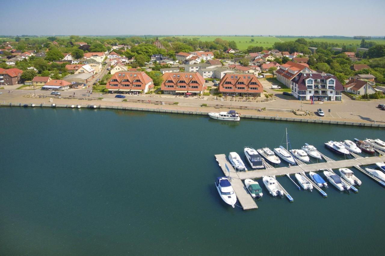 Hafennahe Ferienwohnung Mit Balkon Und Meerblick - Hafenhaeuser Wiek Wohnung 13 Wiek auf Rügen Exteriér fotografie